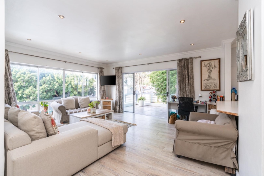 6 Bedroom Property for Sale in Vredehoek Western Cape
